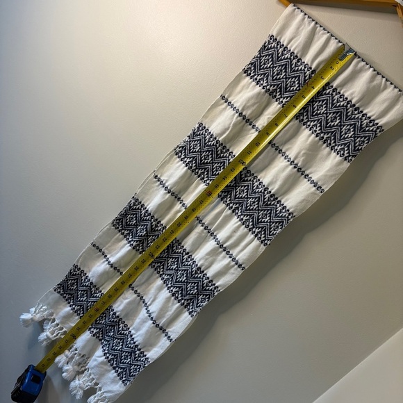 Navy Blue White Patterned Embroidered Table Runner approx 78 inches long - Picture 3 of 12